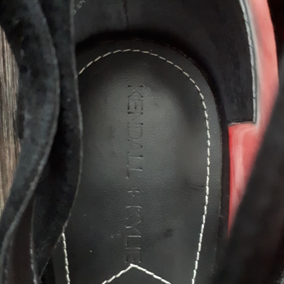 Black stillettoes, size 10 - Picture 6 of 9